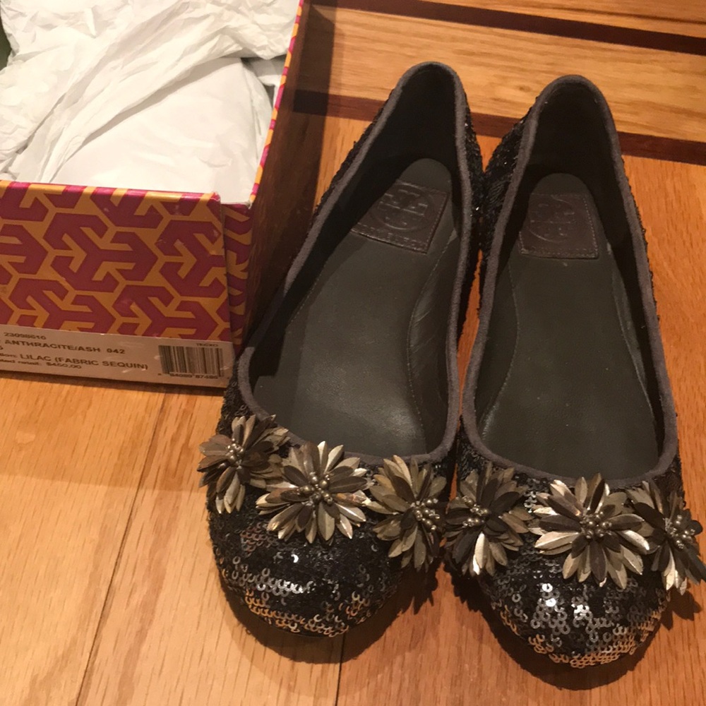 Tory Burch Flats with Flower Appliqué Size 7.5